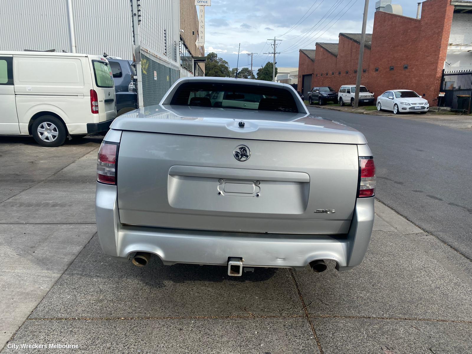 HOLDEN COMMODORE 2009 Left Front Door