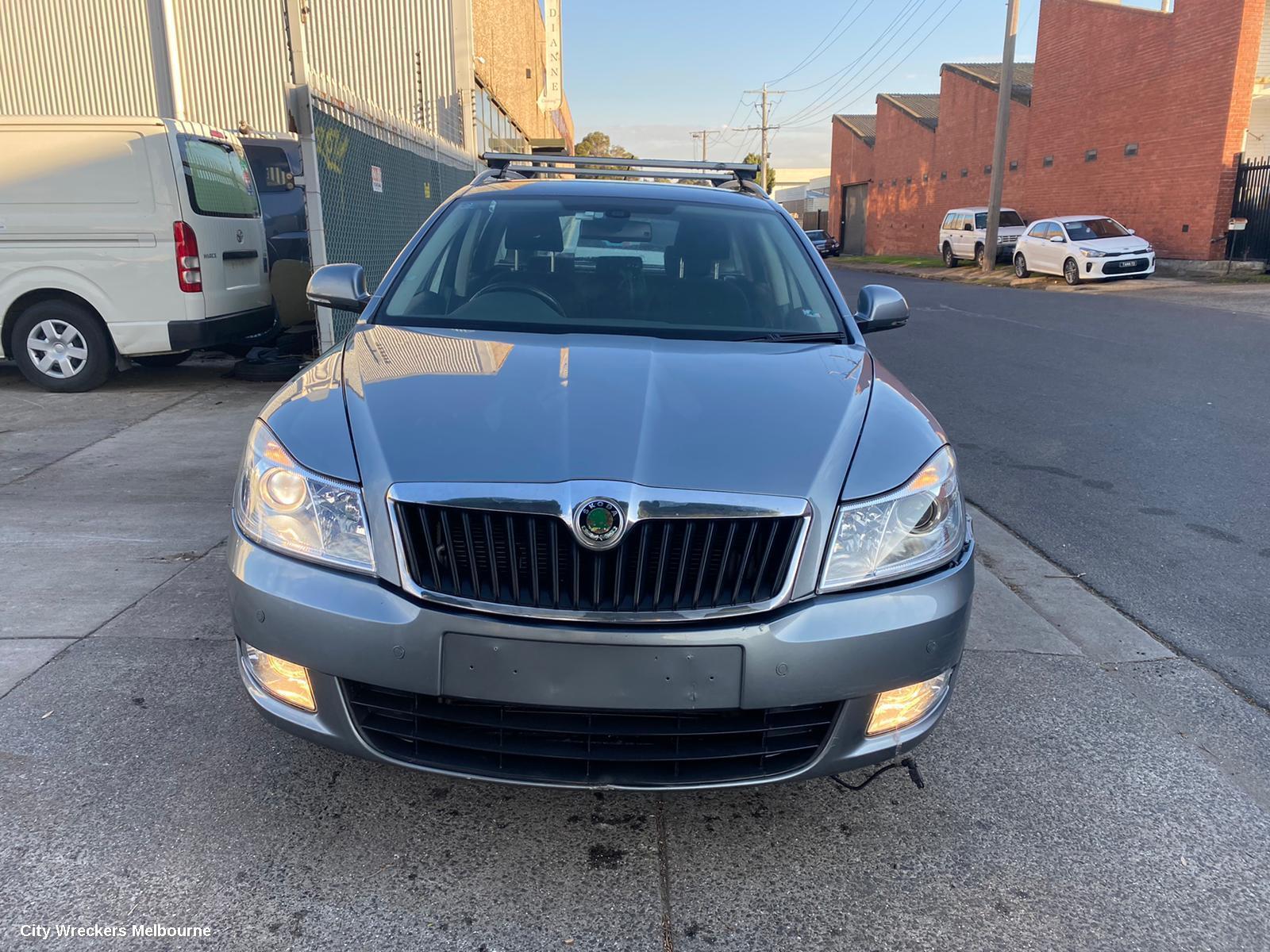 SKODA OCTAVIA 2013 Fan