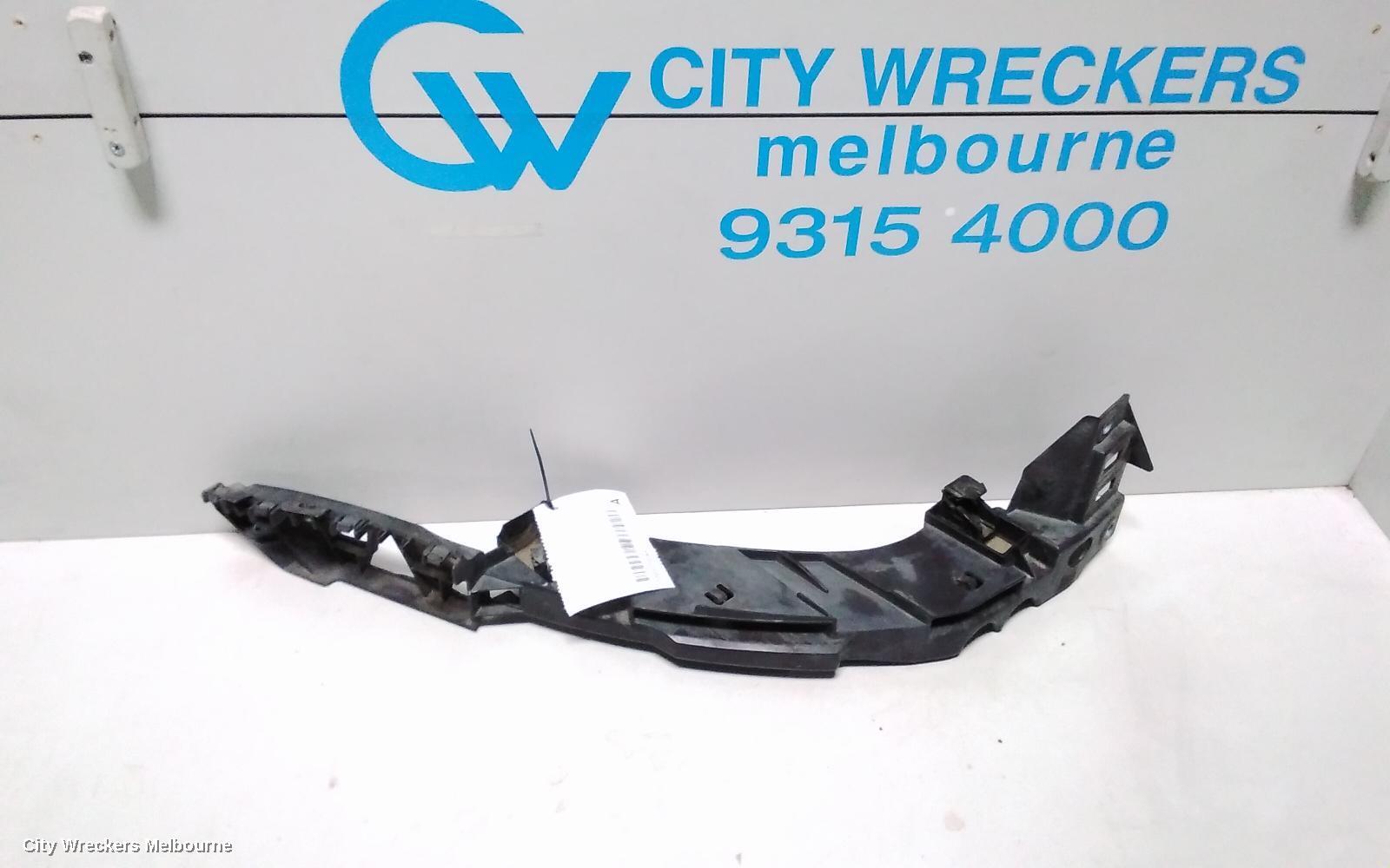 VOLKSWAGEN POLO 2010 Right Headlamp