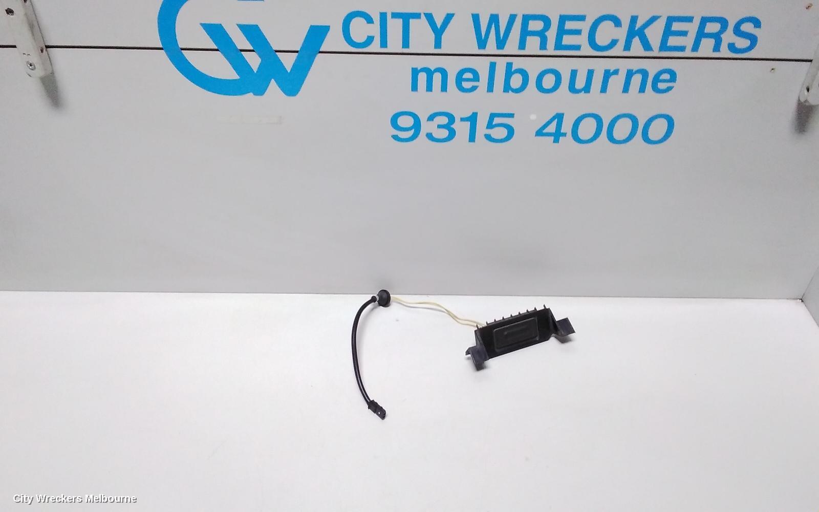 HOLDEN CAPTIVA 2018 Tailgate Handle