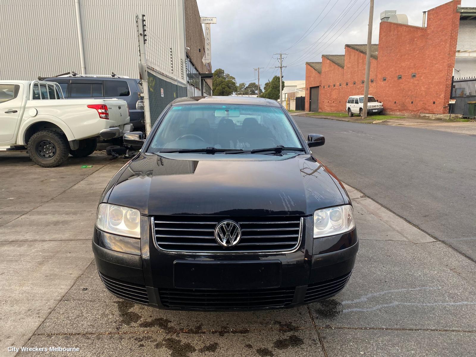 VOLKSWAGEN PASSAT 2004 Left Guard