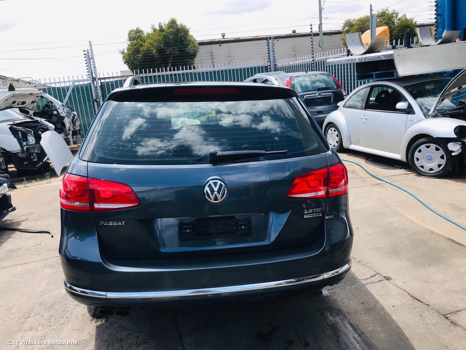 VOLKSWAGEN PASSAT 2011 Hoodlining