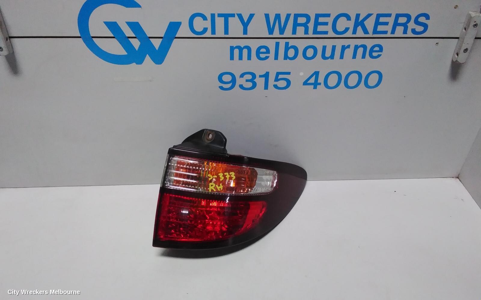 TOYOTA TARAGO 2003 Right Taillight