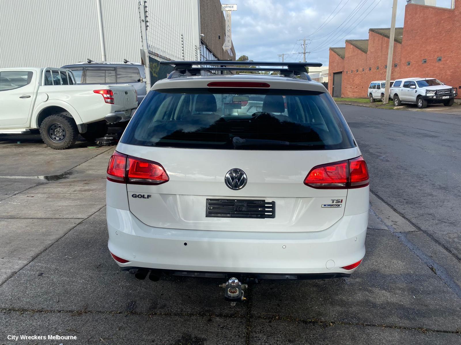 VOLKSWAGEN GOLF 2015 Left Front Door