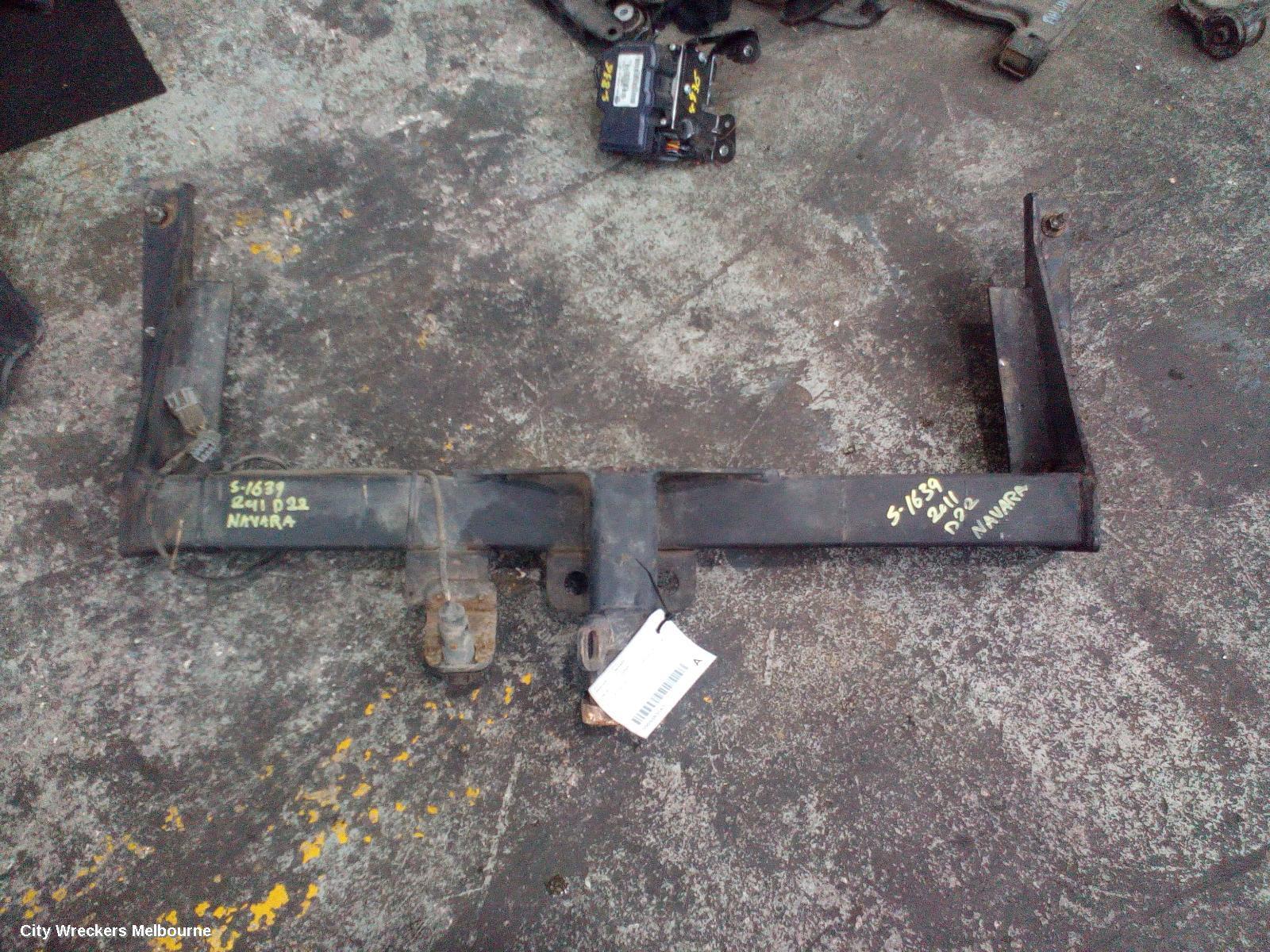 NISSAN NAVARA 2011 Towbar