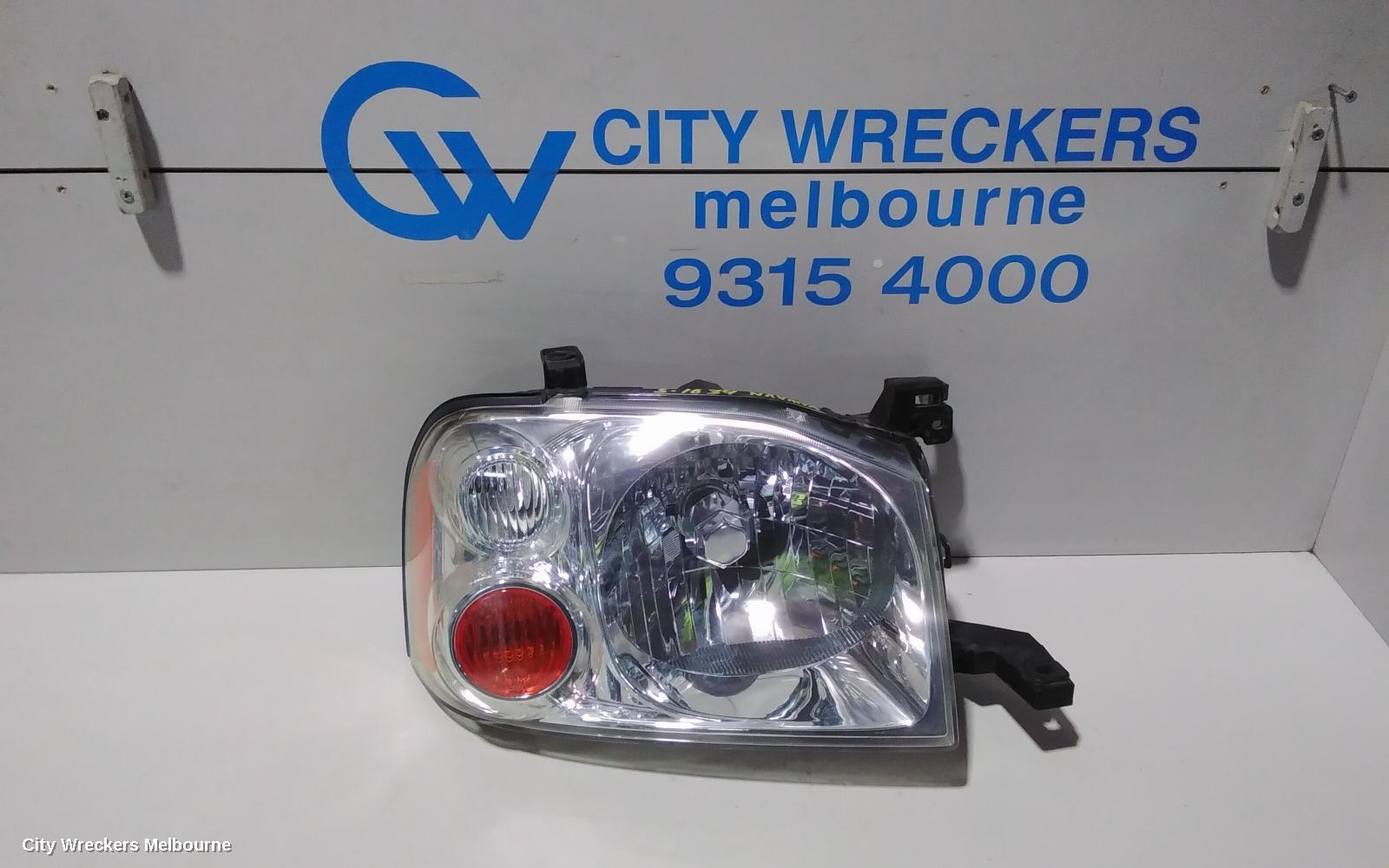 NISSAN NAVARA 2011 Right Headlamp