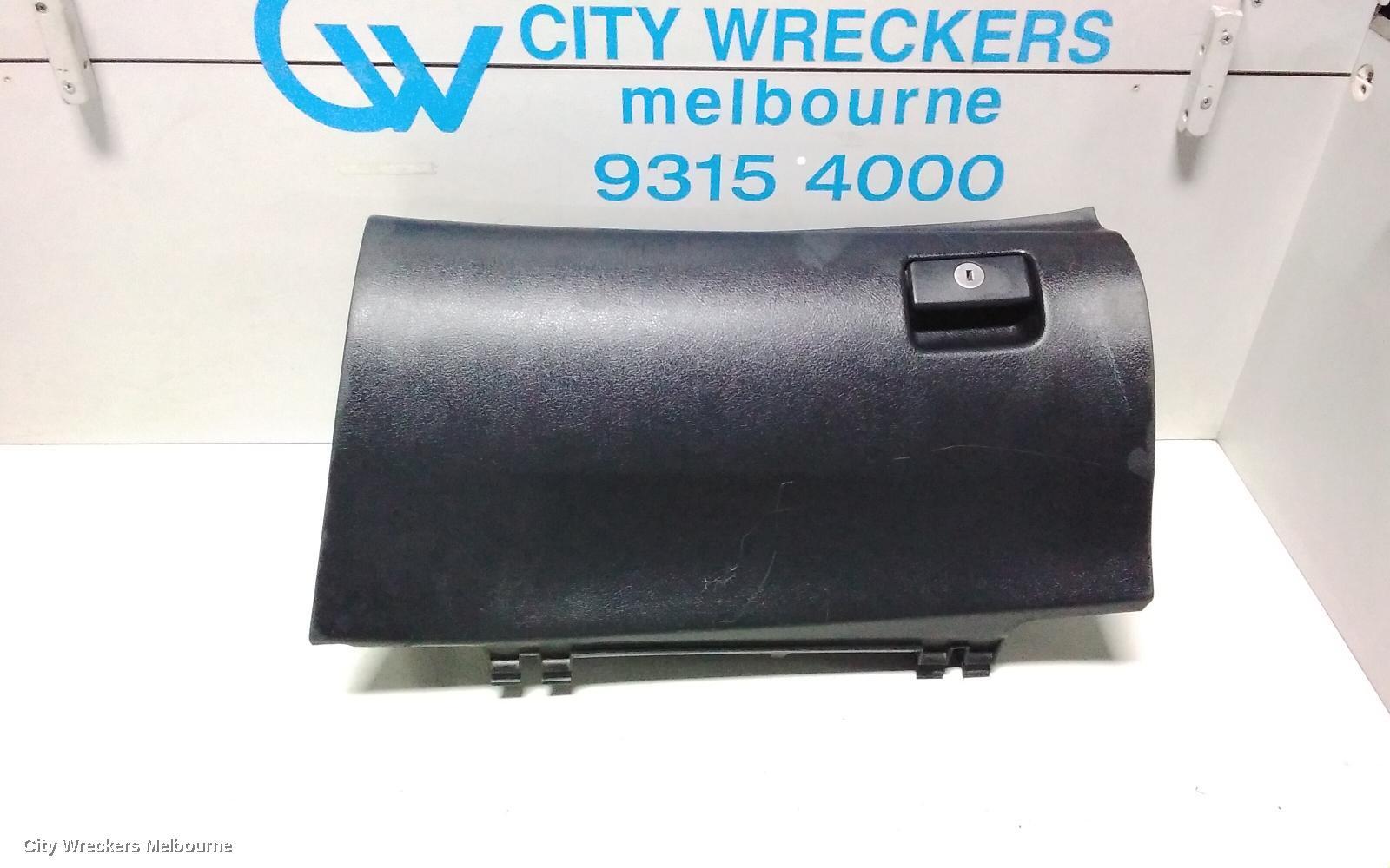 TOYOTA KLUGER 2013 Glove Box