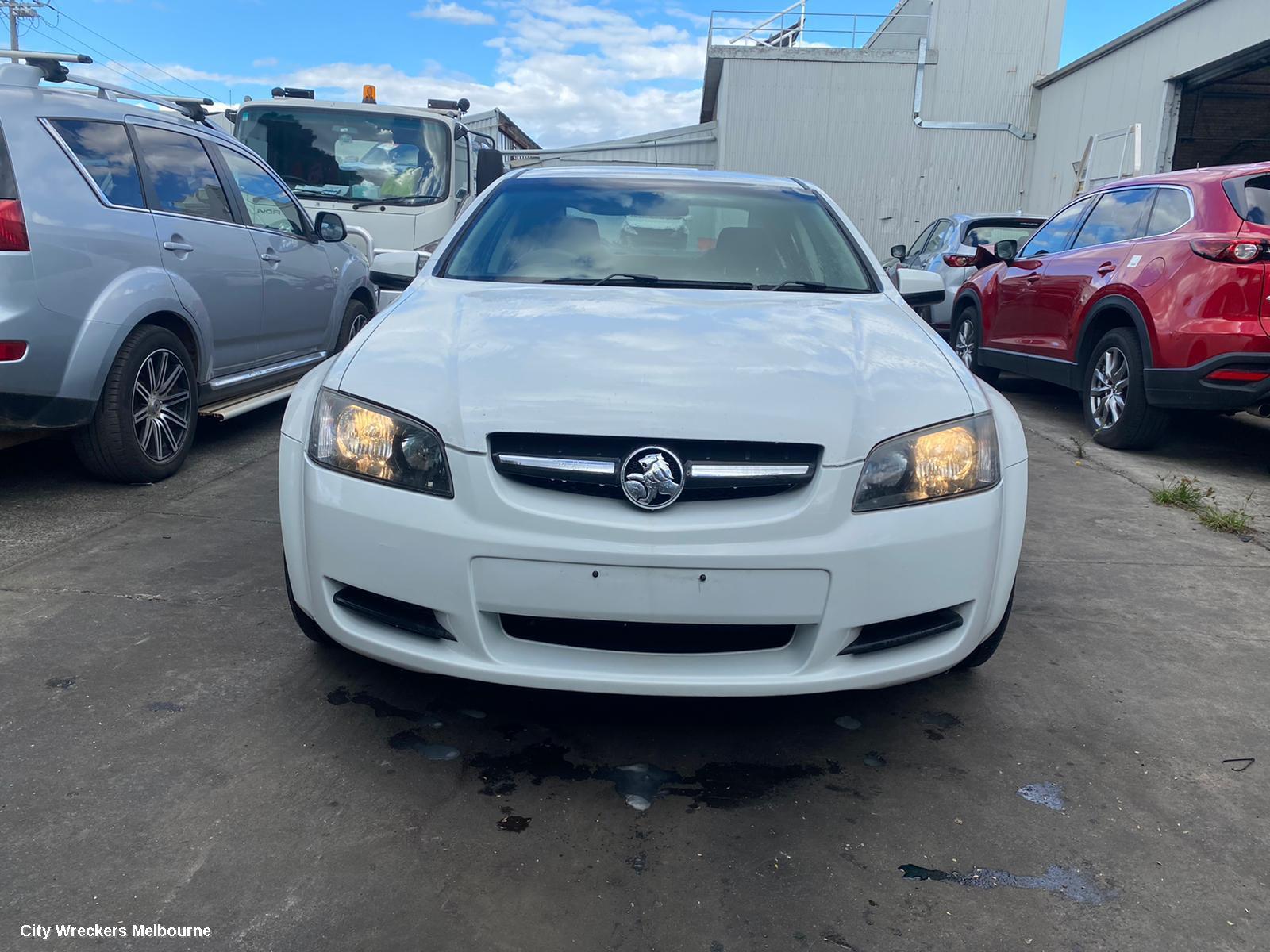 HOLDEN COMMODORE 2010 Grille