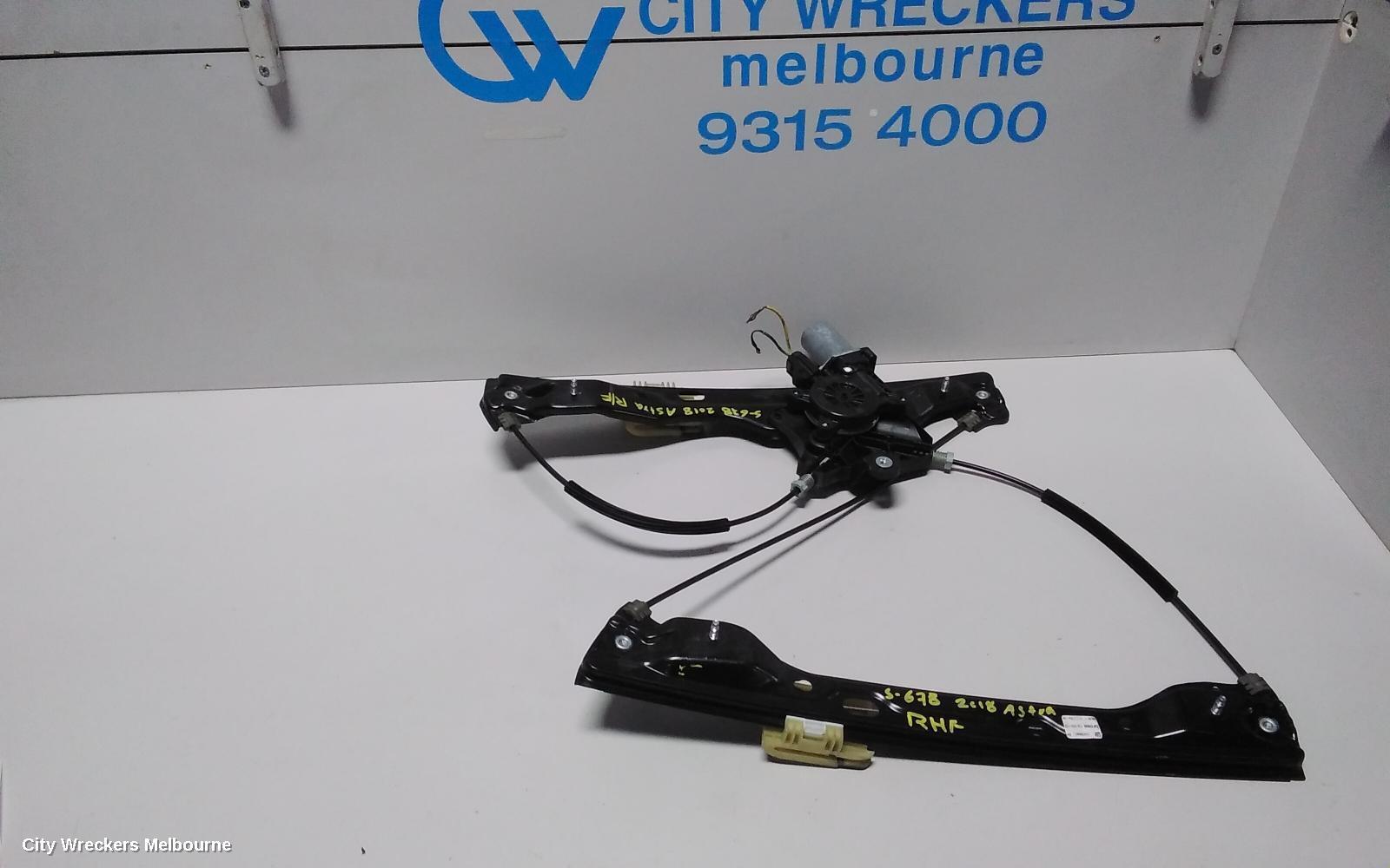 HOLDEN ASTRA 2018 Right Front Window Reg/Motor