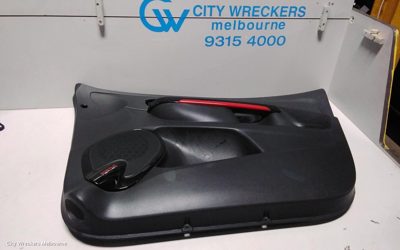 RENAULT CLIO 2013 Door Trim