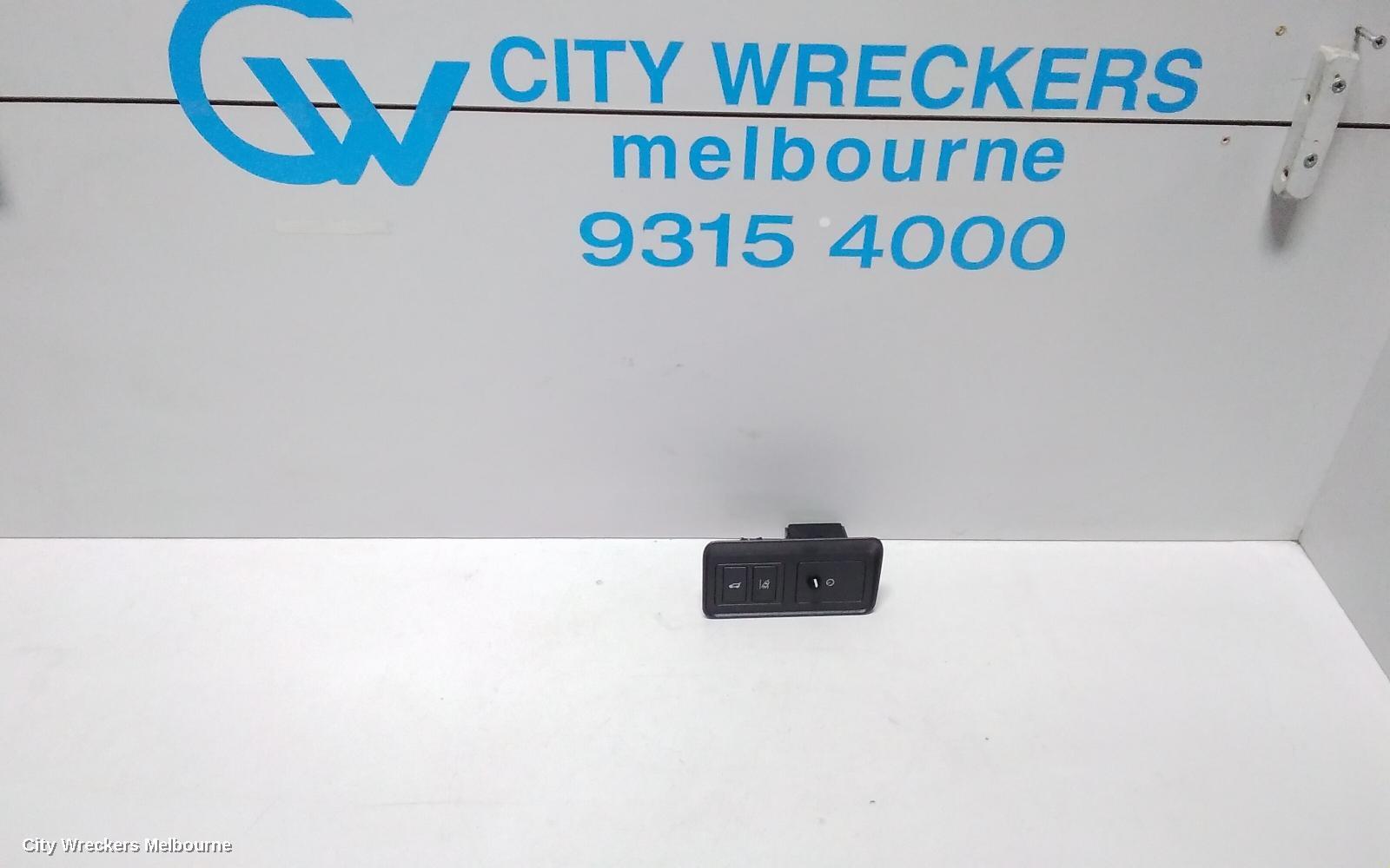 LAND ROVER RANGEROVER EVOQUE 2016 Tailgate Handle