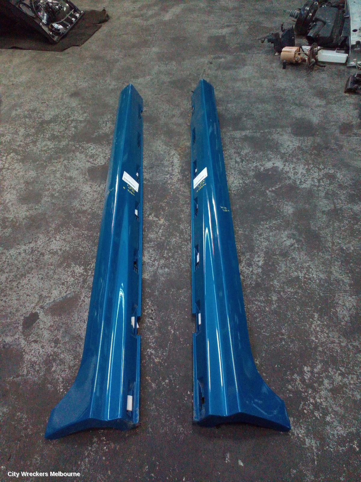 HOLDEN COMMODORE 2014 Side Step/Skirt
