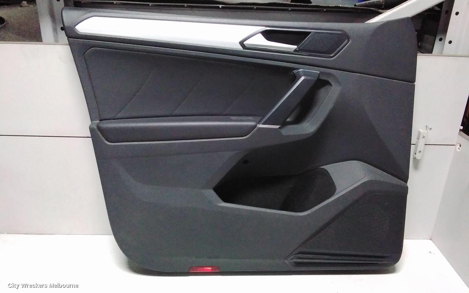 VOLKSWAGEN TIGUAN 2017 Door Trim