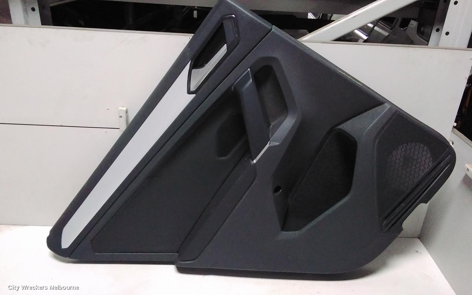 VOLKSWAGEN TIGUAN 2017 Door Trim
