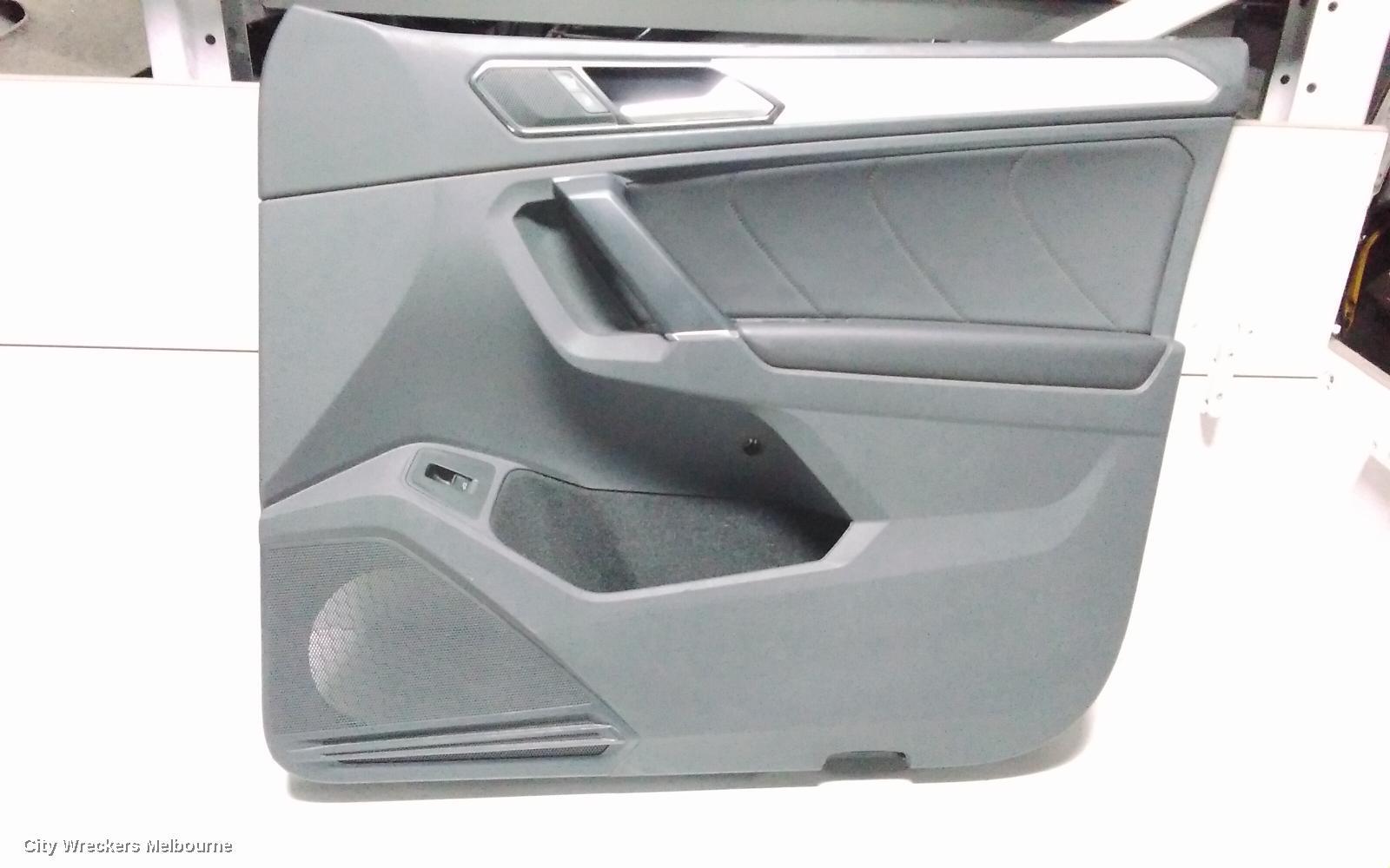 VOLKSWAGEN TIGUAN 2017 Door Trim