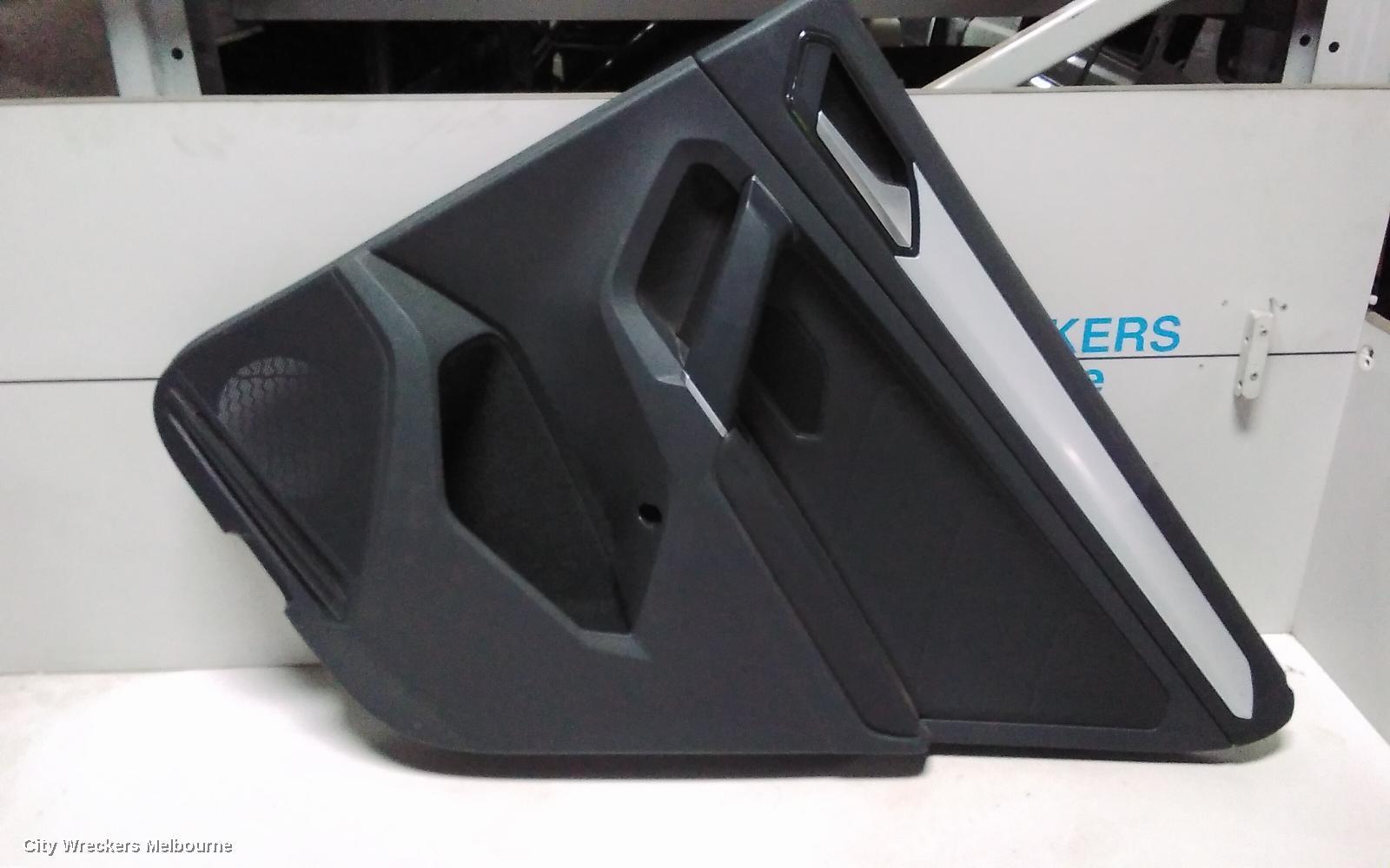 VOLKSWAGEN TIGUAN 2017 Door Trim