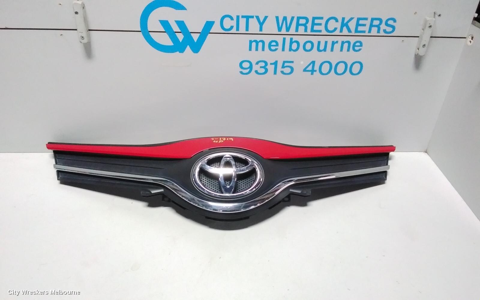 TOYOTA YARIS 2015 Grille