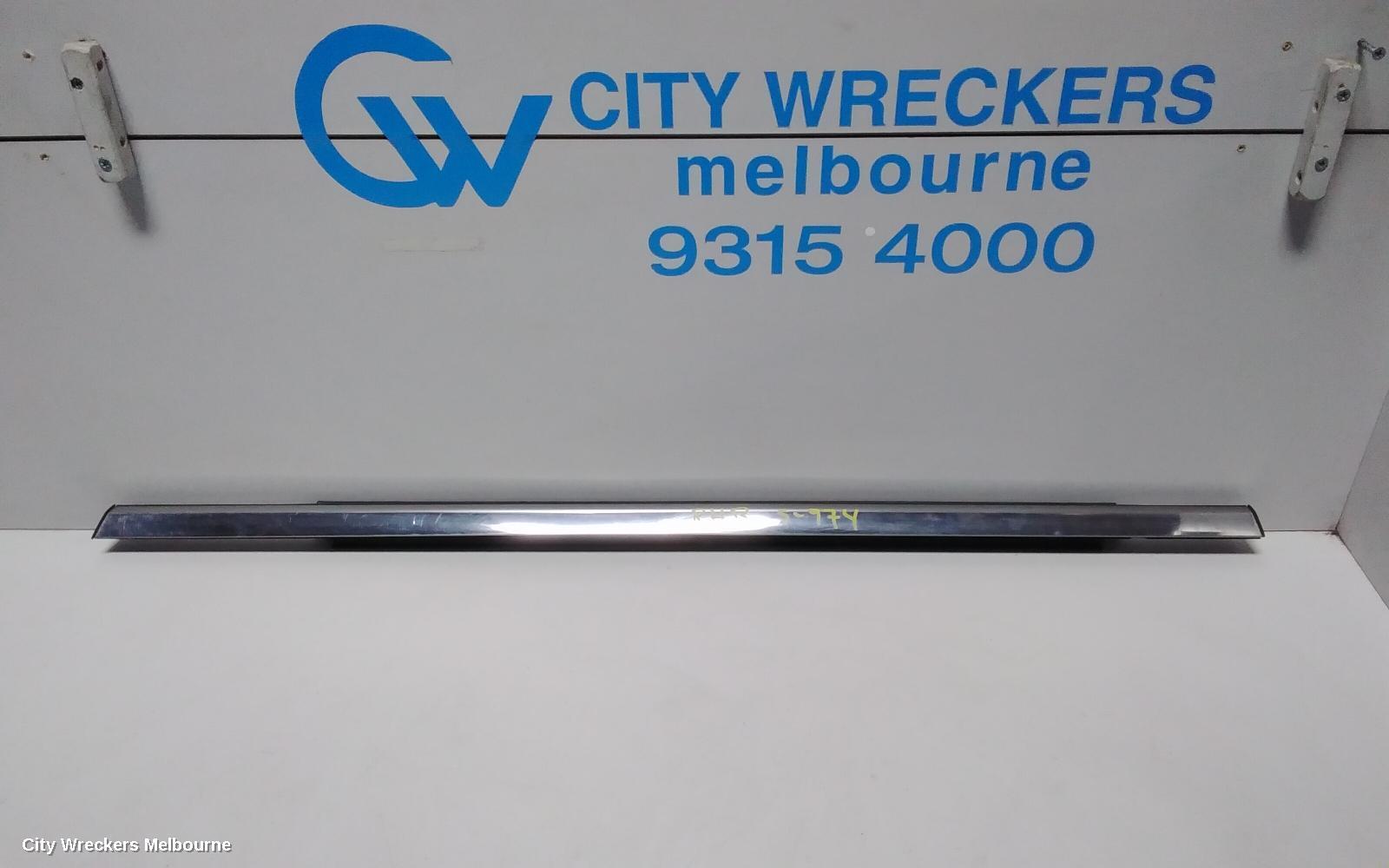JEEP GRANDCHEROKEE 2013 Body/Door Mould