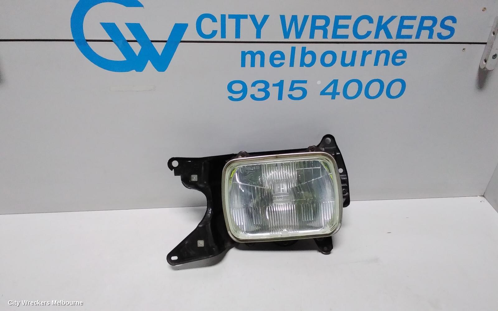 TOYOTA HIACE 2001 Right Headlamp