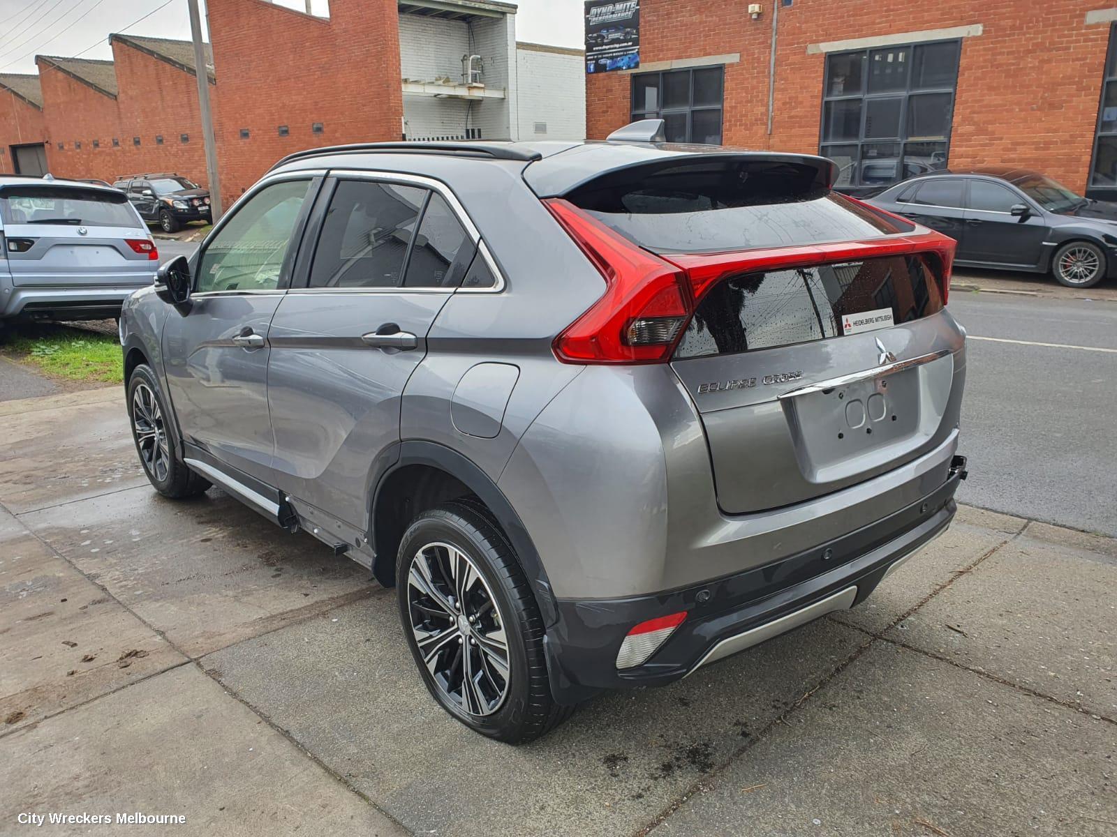 MITSUBISHI ECLIPSE CROSS 2018 Right Guard Liner