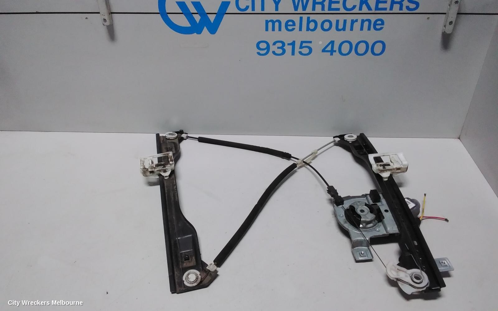FORD FALCON 2015 Right Front Window Reg/Motor