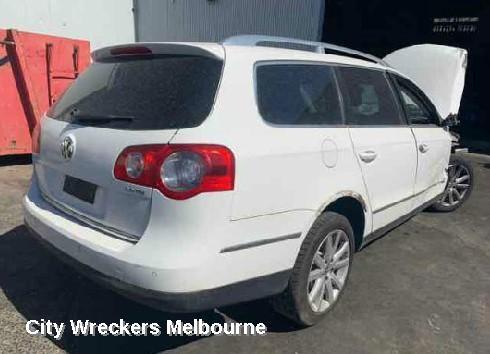 VOLKSWAGEN PASSAT 2008 Left Front Door