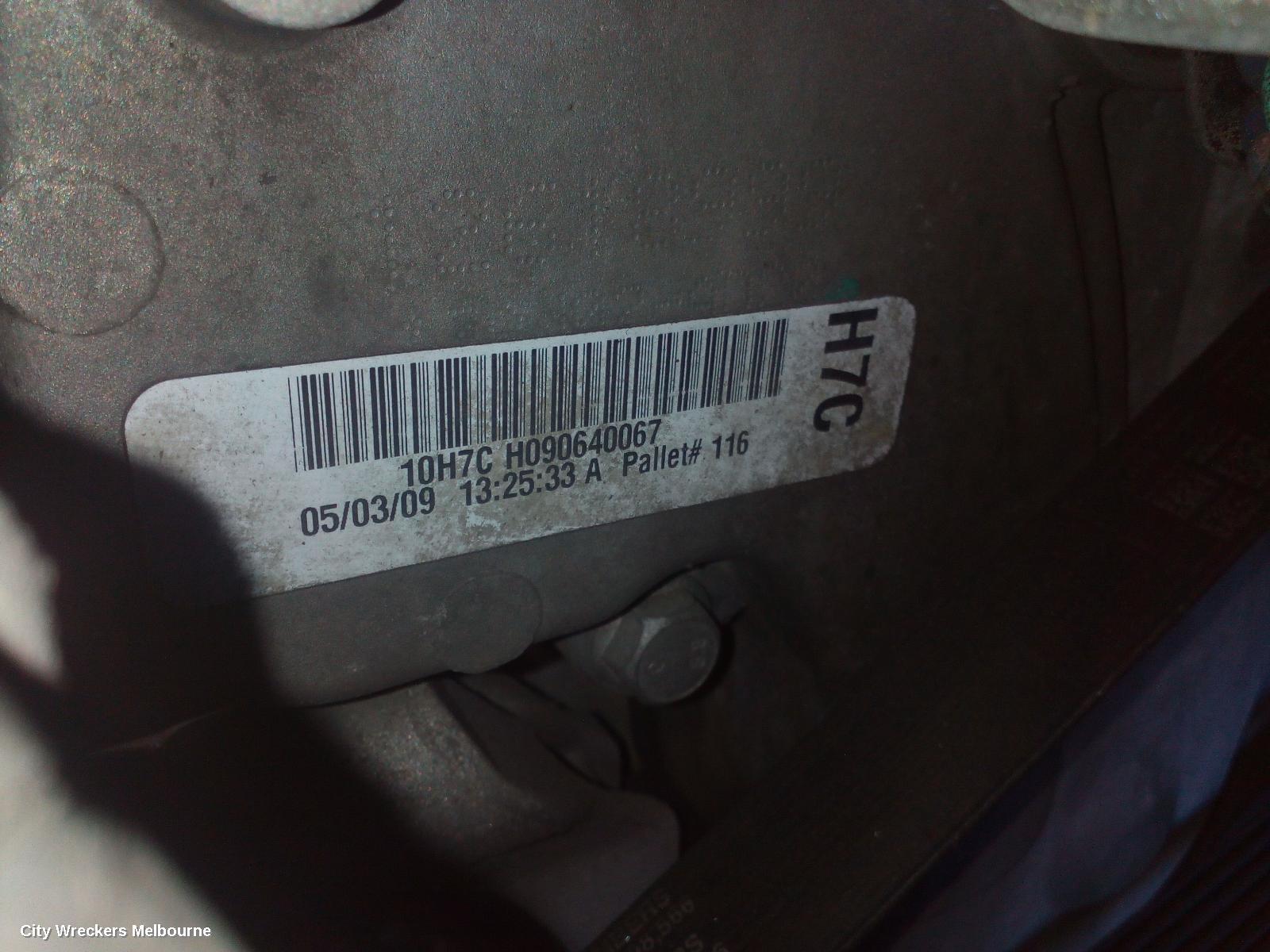 HOLDEN COMMODORE 2009 Engine