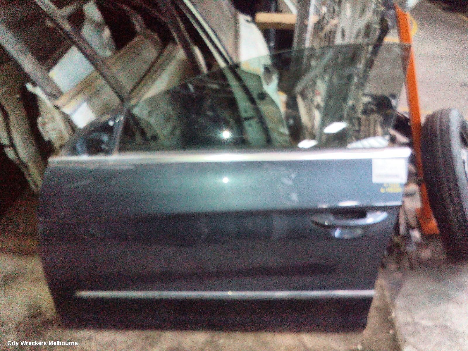 VOLKSWAGEN PASSAT 2011 Left Front Door