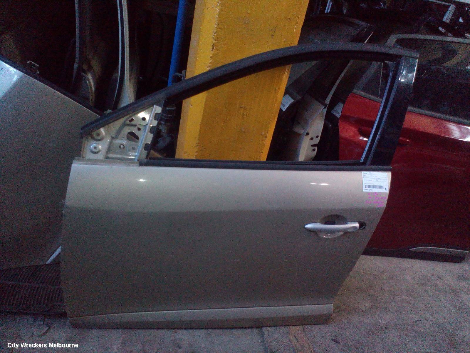 RENAULT MEGANE 2011 Left Front Door