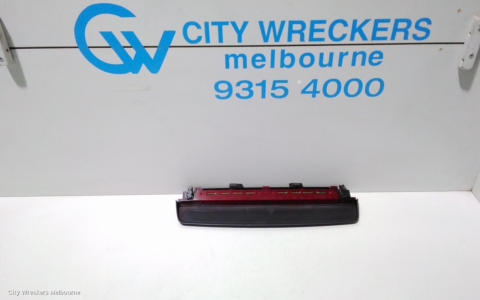 BMW 5 SERIES 2012 High Level Stoplight