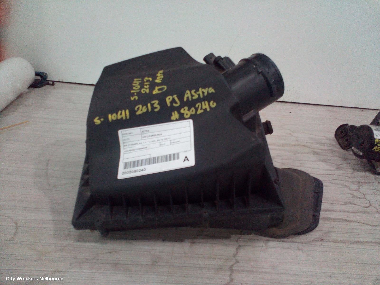 OPEL ASTRA 2013 Air Cleaner/Box
