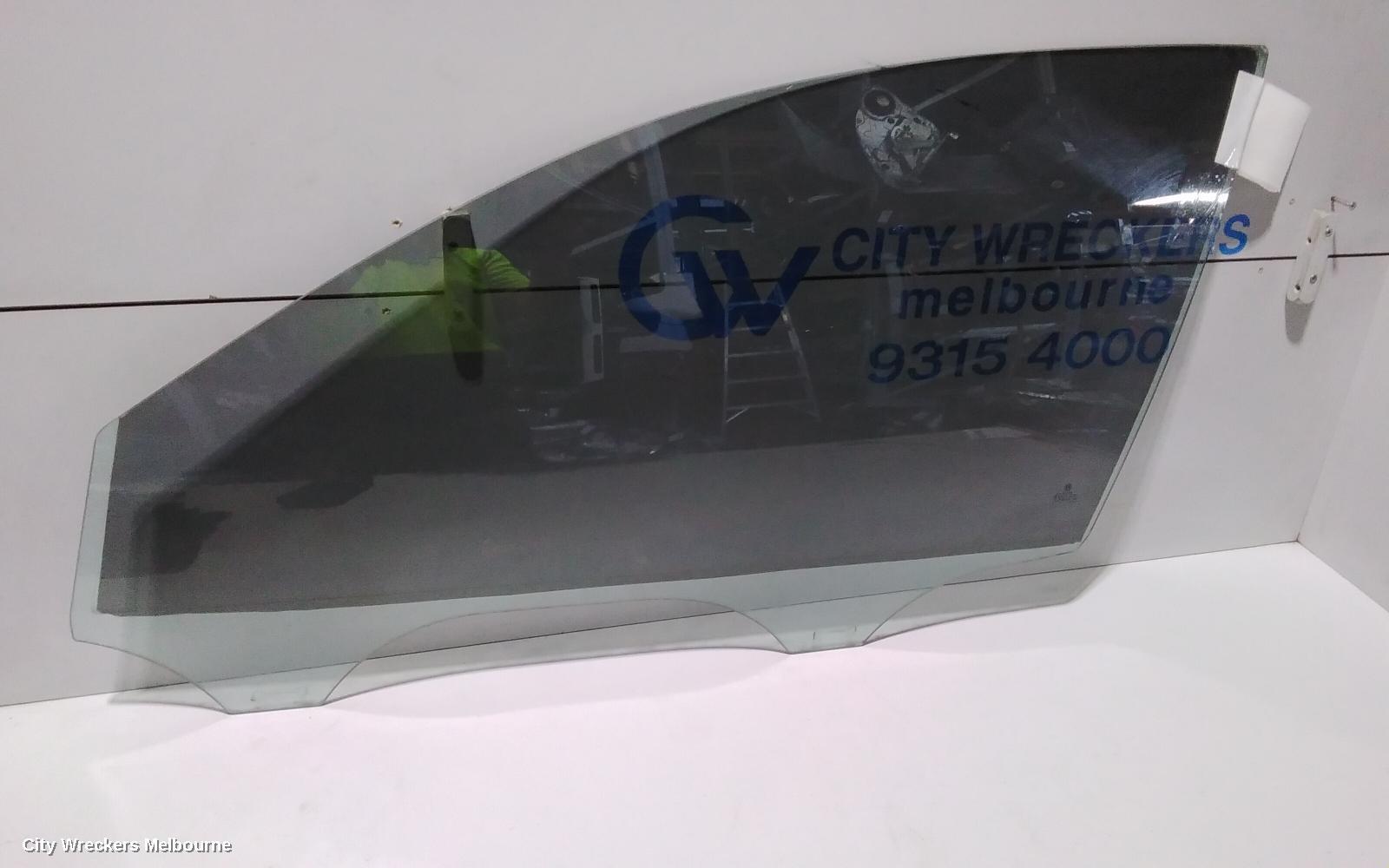 VOLKSWAGEN PASSAT 2004 Left Front Door Window