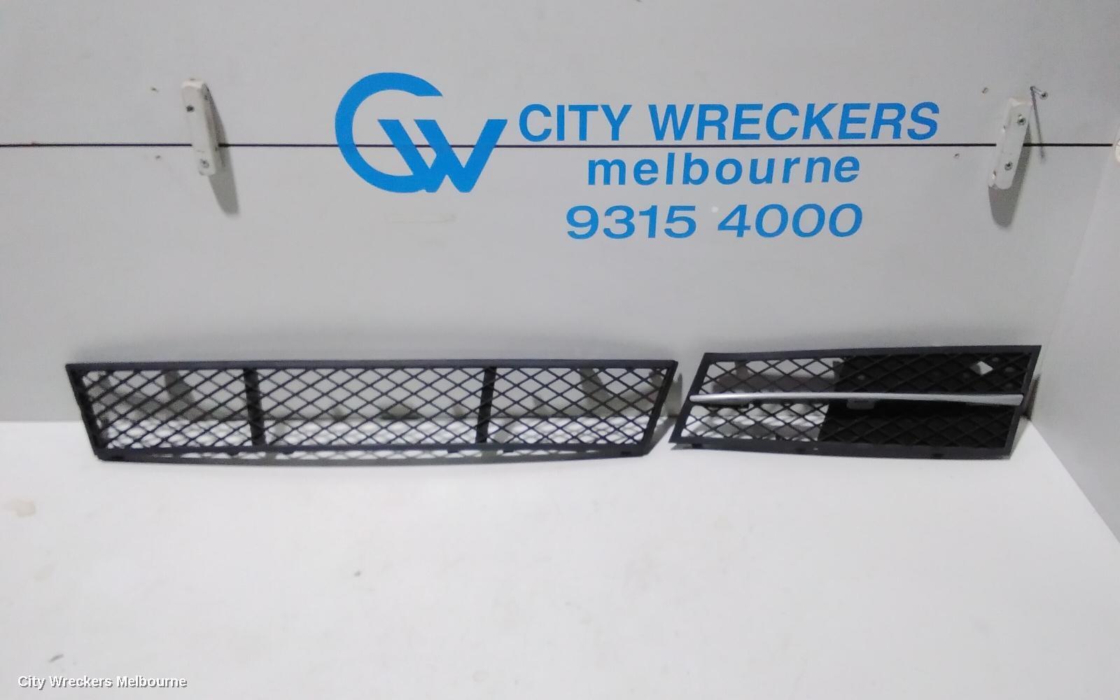 BMW 5 SERIES 2012 Grille