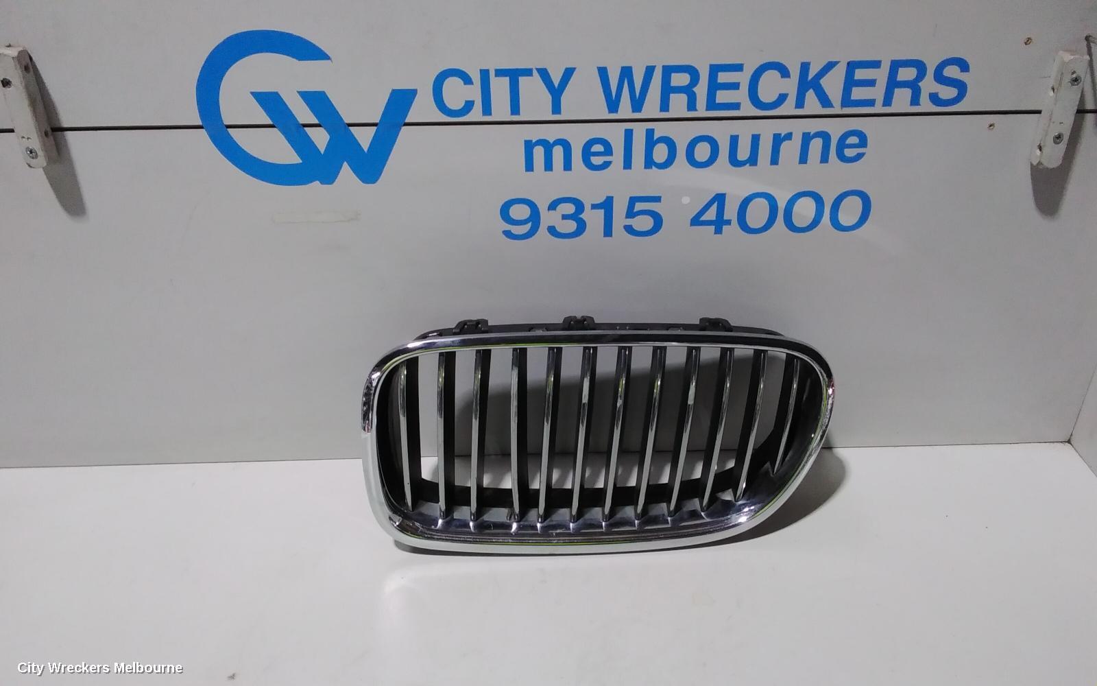 BMW 5 SERIES 2012 Grille