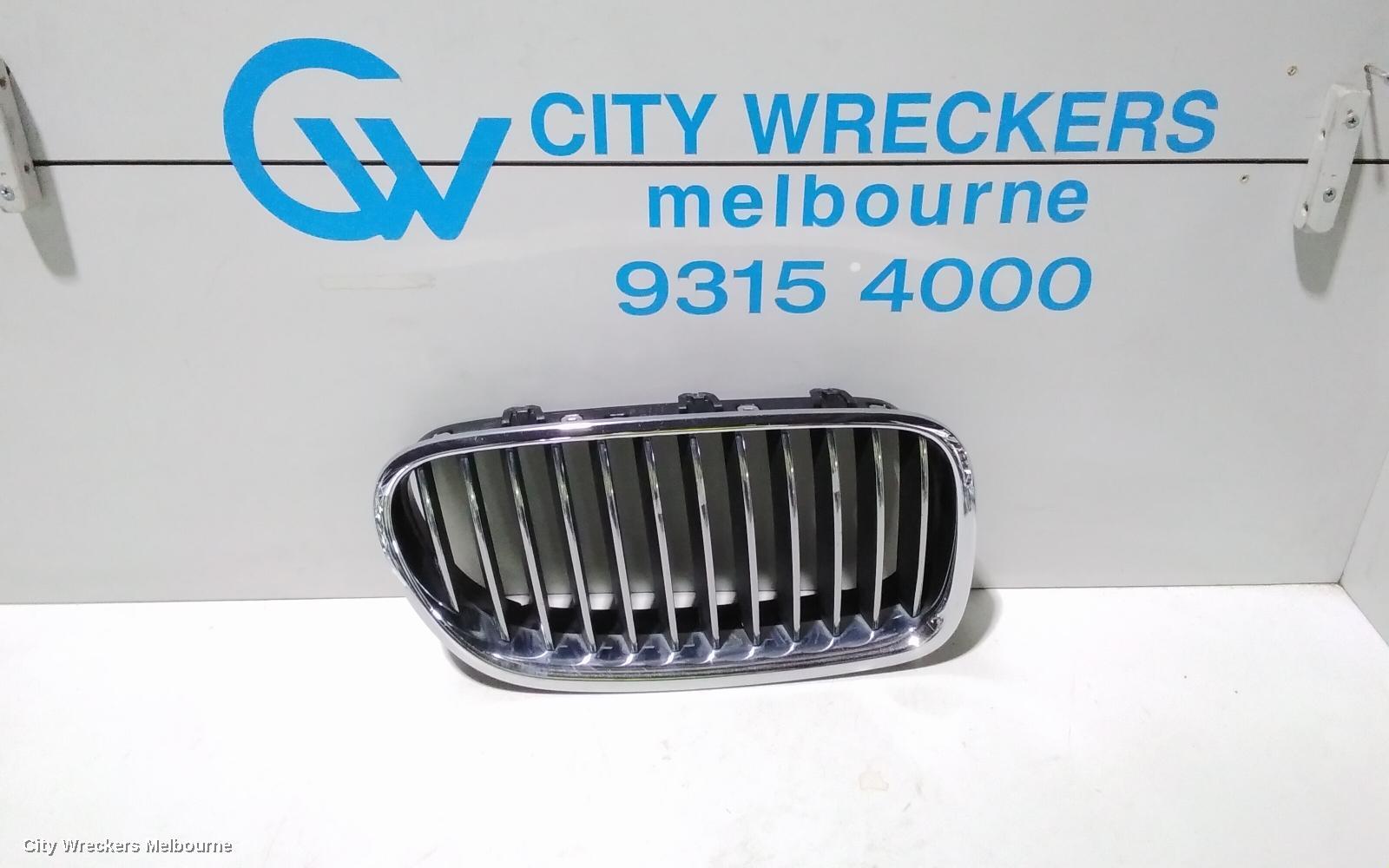 BMW 5 SERIES 2012 Grille