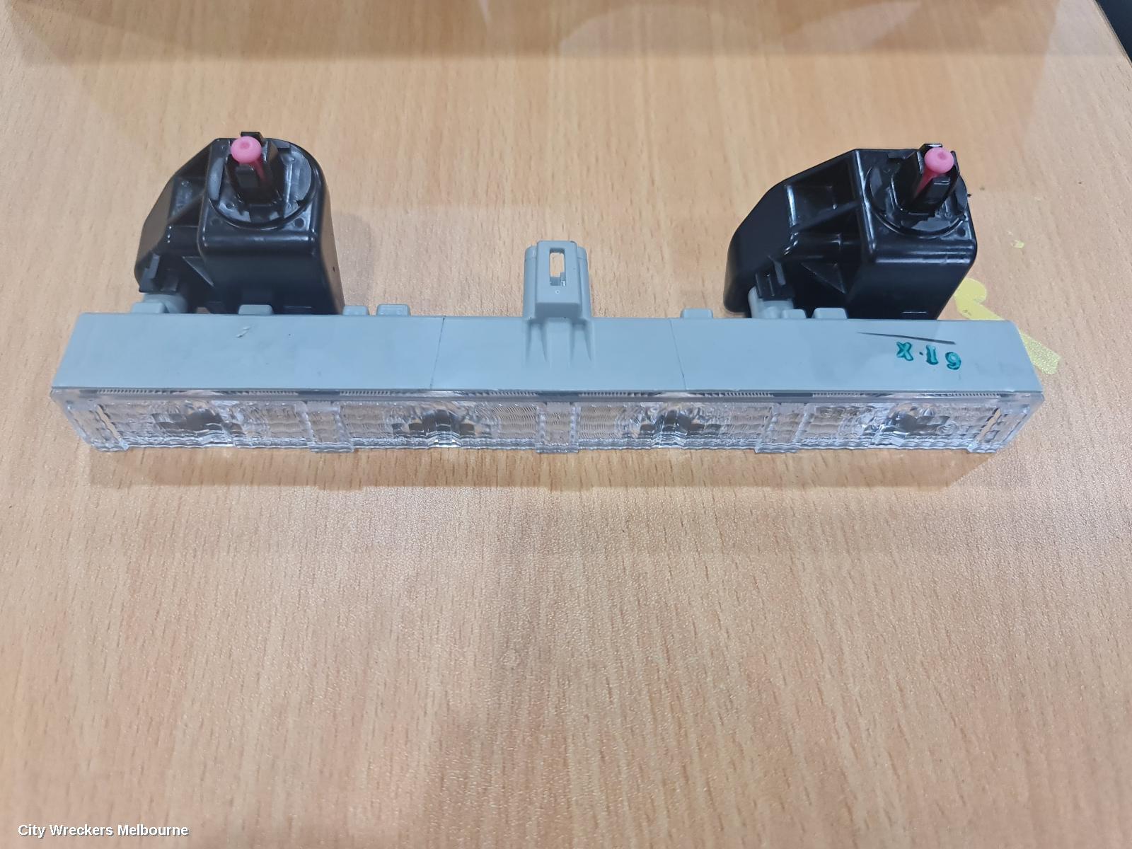 TOYOTA COROLLA 2016 High Level Stoplight