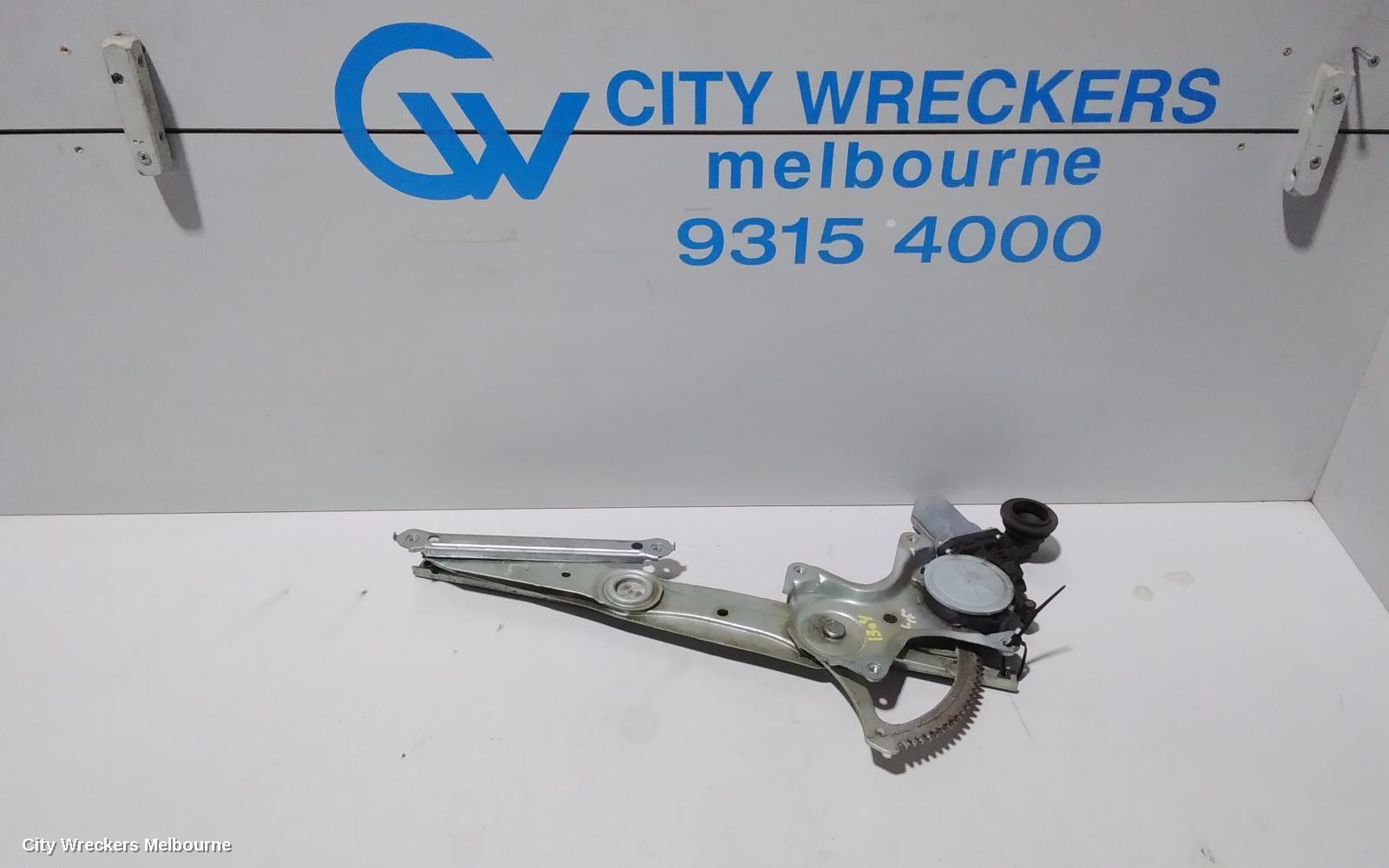 TOYOTA KLUGER 2013 Left Front Window Reg/Motor