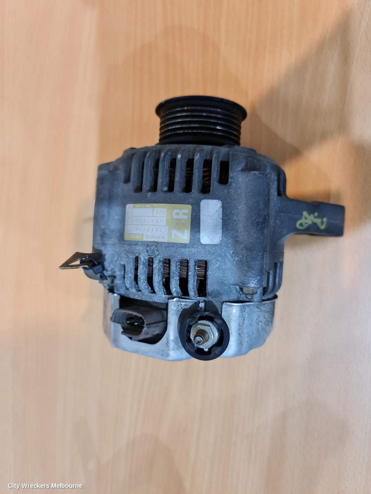 TOYOTA COROLLA 2006 Alternator
