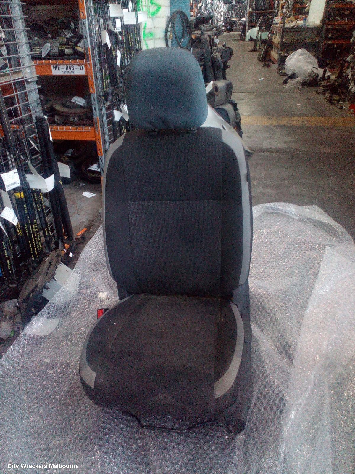 HOLDEN COLORADO 2019 Front Seat