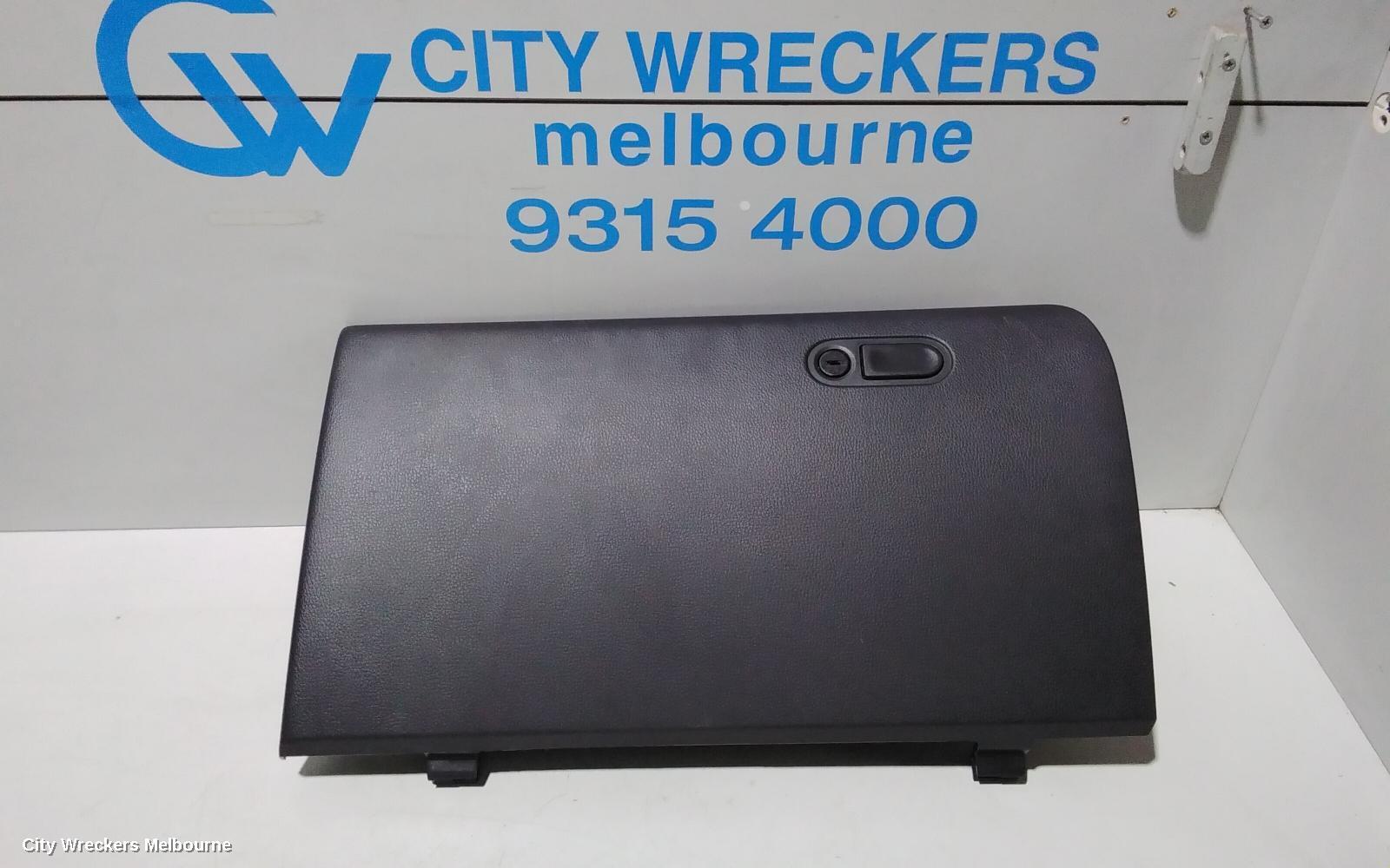 MITSUBISHI TRITON 2020 Glove Box
