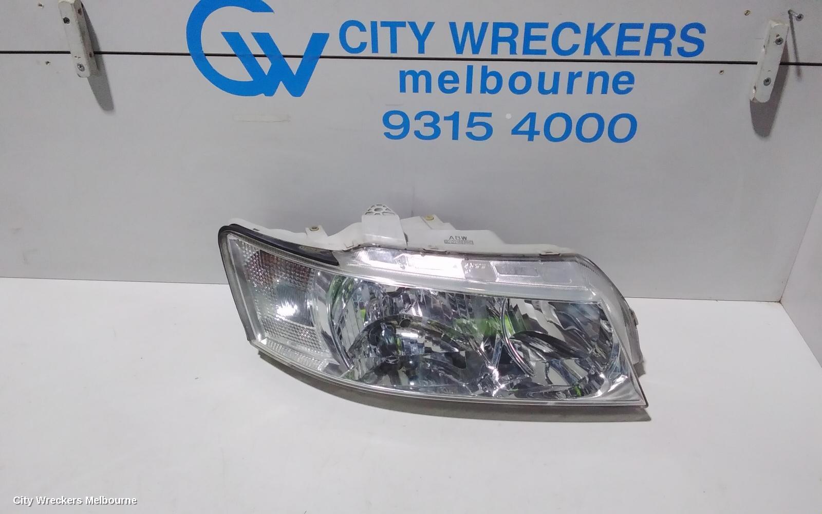 HOLDEN COMMODORE 2005 Right Headlamp