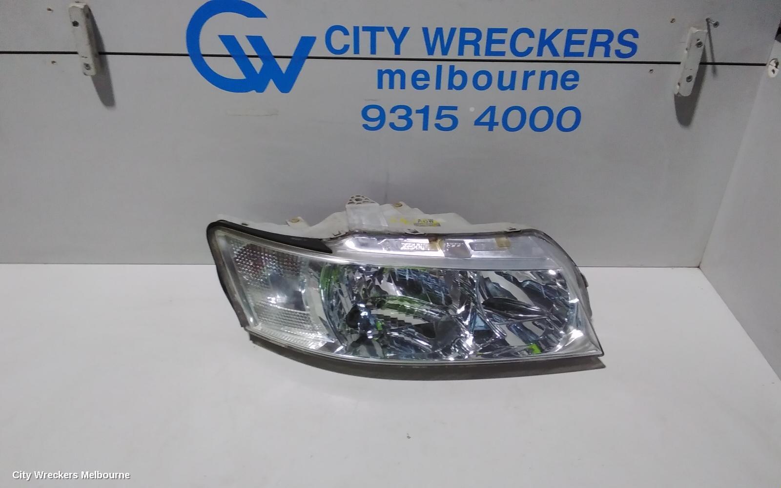 HOLDEN COMMODORE 2005 Right Headlamp