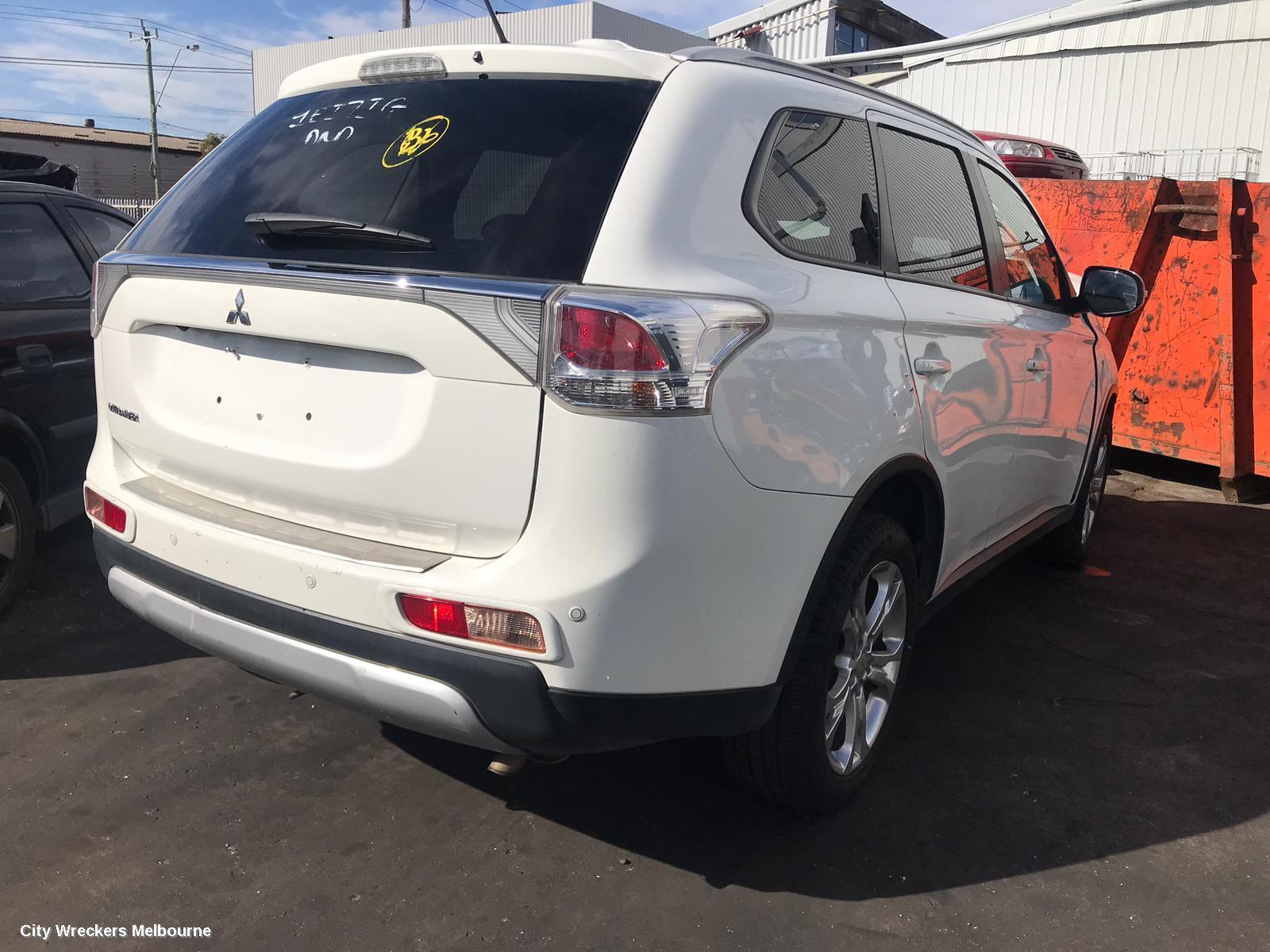 MITSUBISHI OUTLANDER 2015 Left Front Door Window