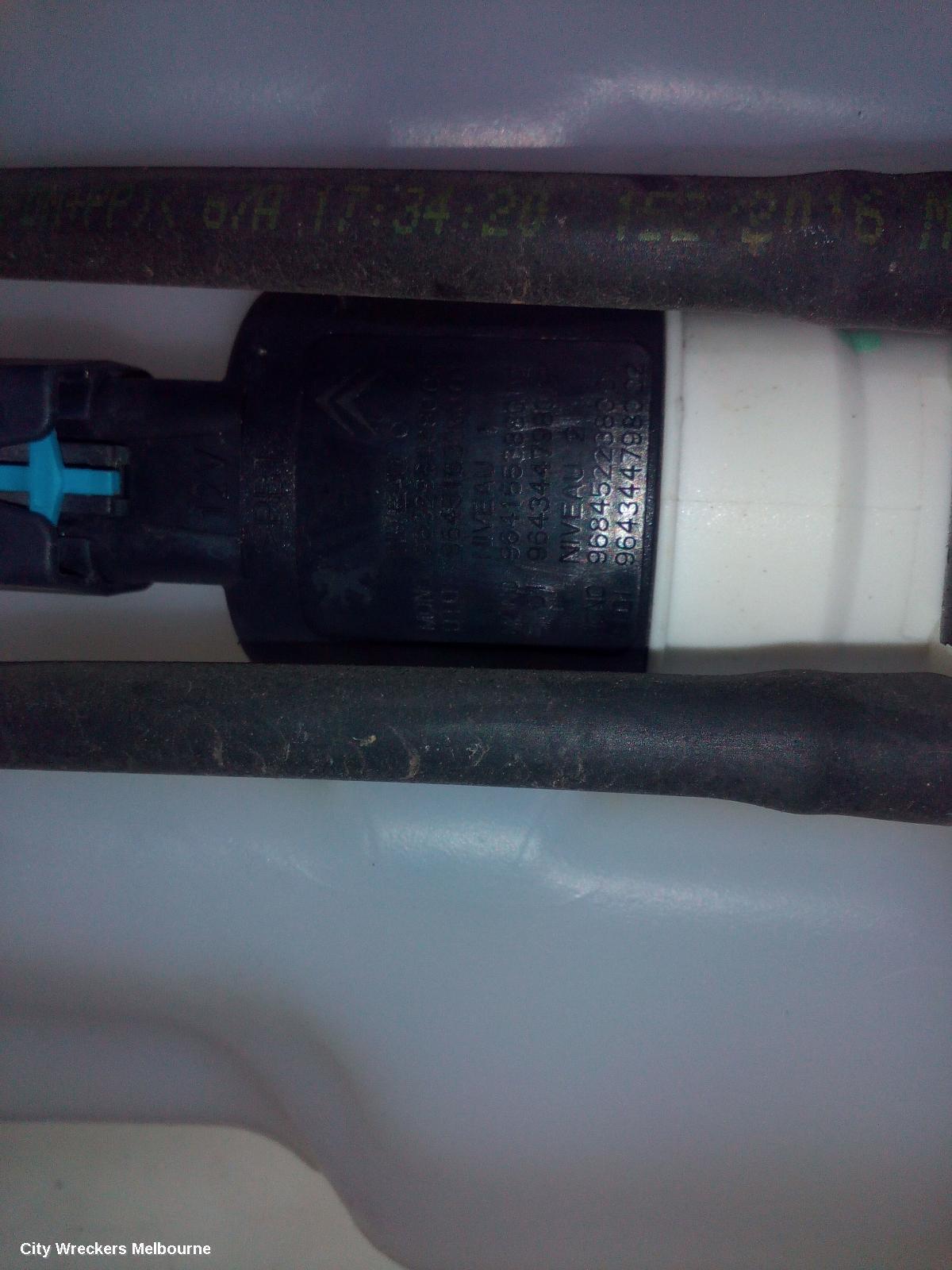 RENAULT MEGANE 2017 Washer Bottle