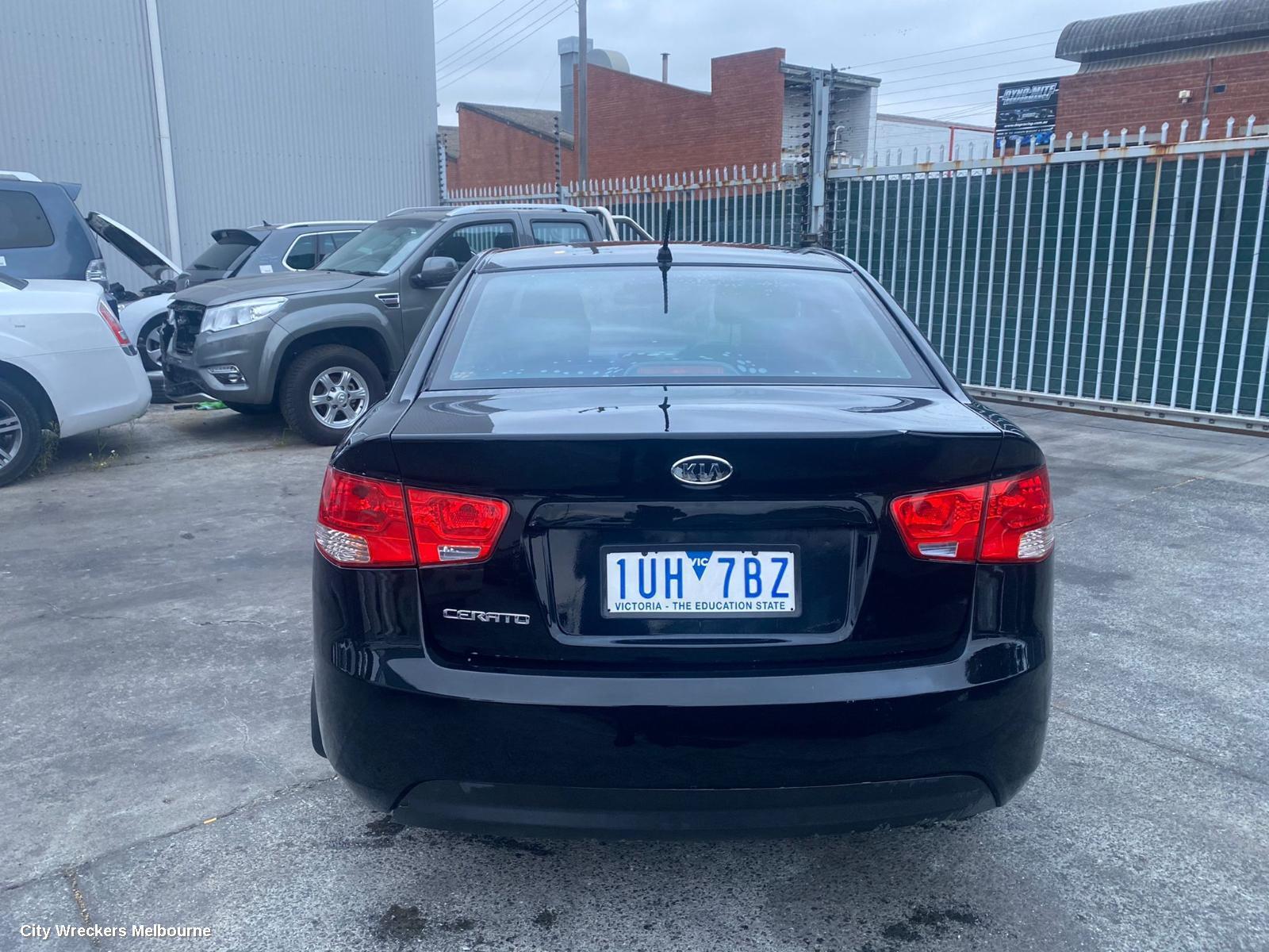 KIA CERATO 2010 Right Front Door