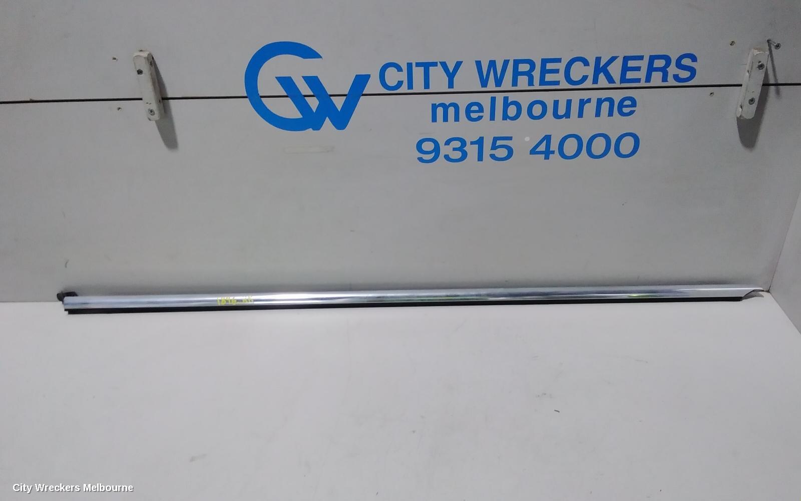 VOLKSWAGEN PASSAT 2017 Body/Door Mould