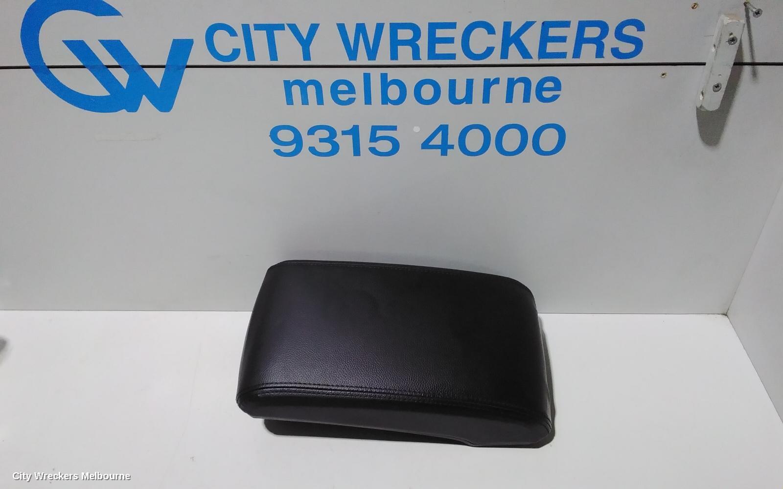 HOLDEN COLORADO 2015 Console