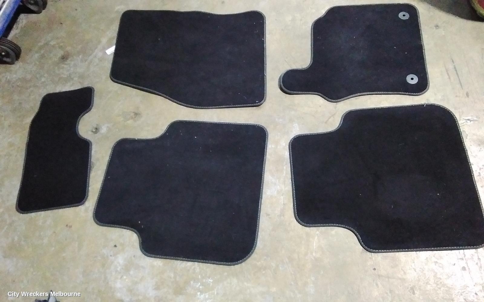 VOLKSWAGEN TIGUAN 2021 Floor Mats