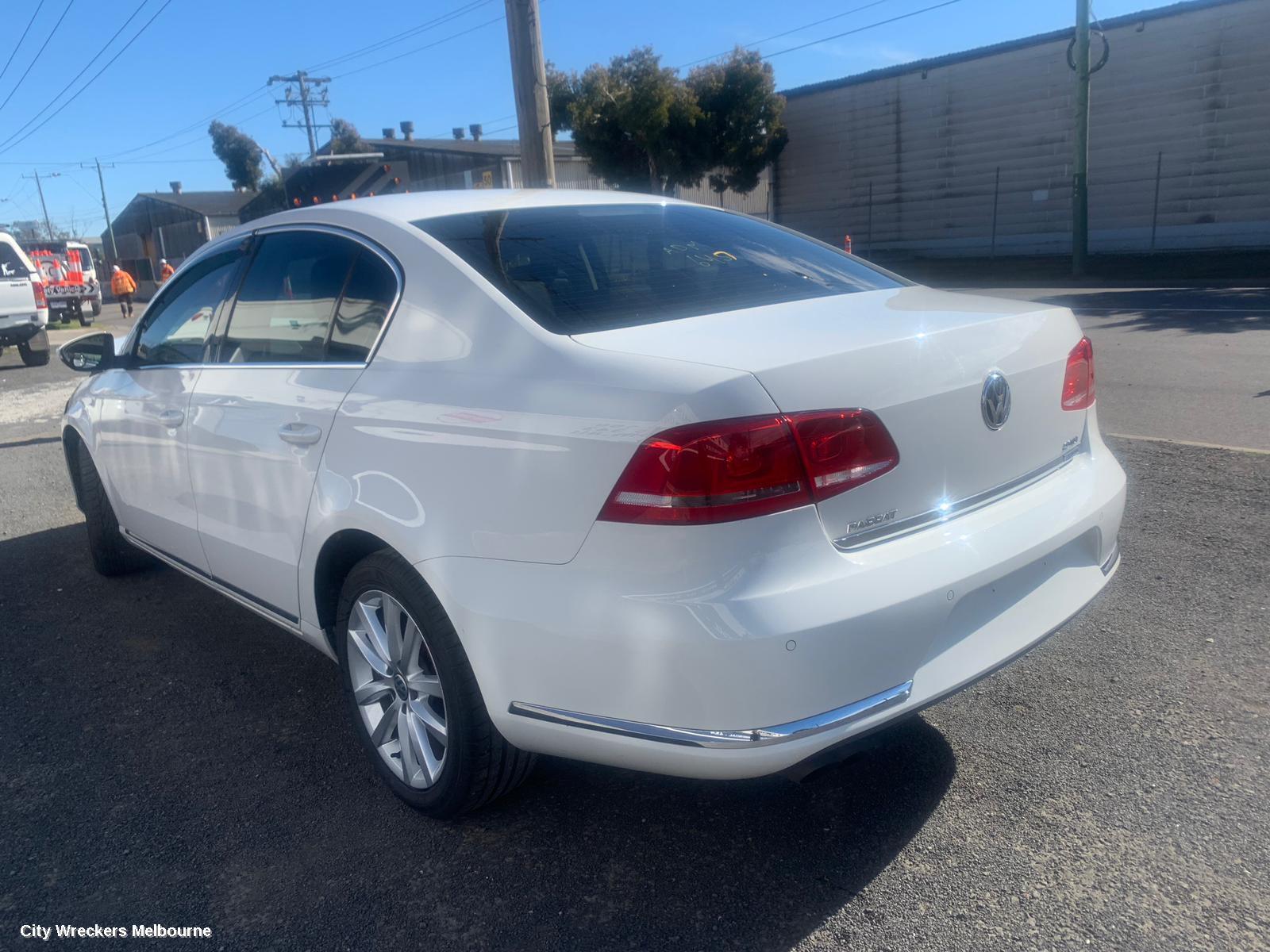 VOLKSWAGEN PASSAT 2011 Left Rear Door/Sliding