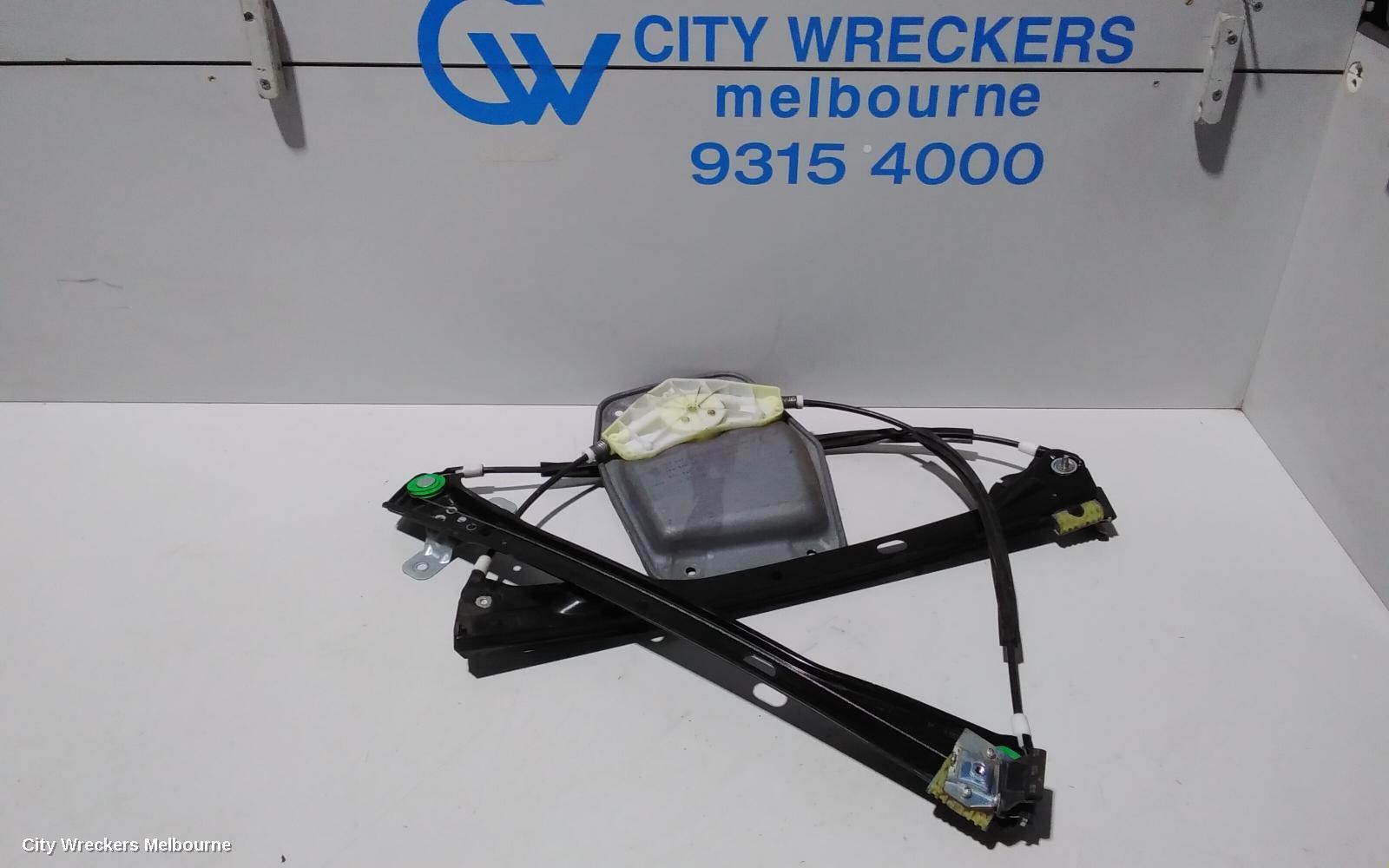 VOLKSWAGEN GOLF 2004 Left Front Window Reg/Motor